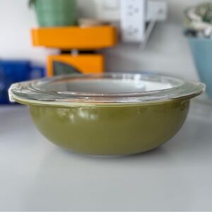 Pyrex 024 casserole dish with lid 2 Qt Avocado Green